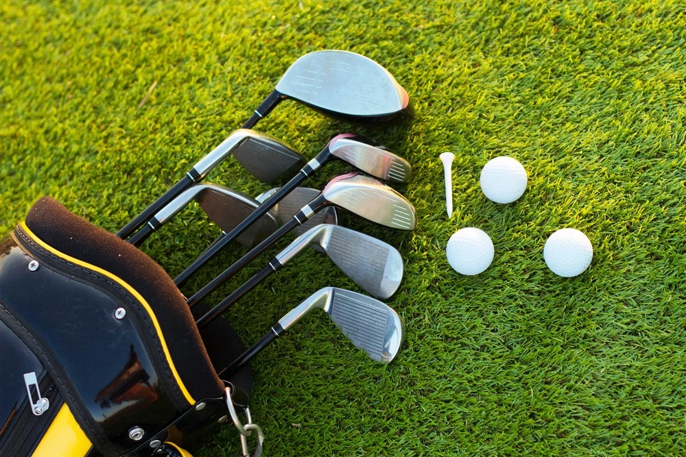 SHAFTS Shop -SHAFTS Shop Equipment golf in bag on grass green background